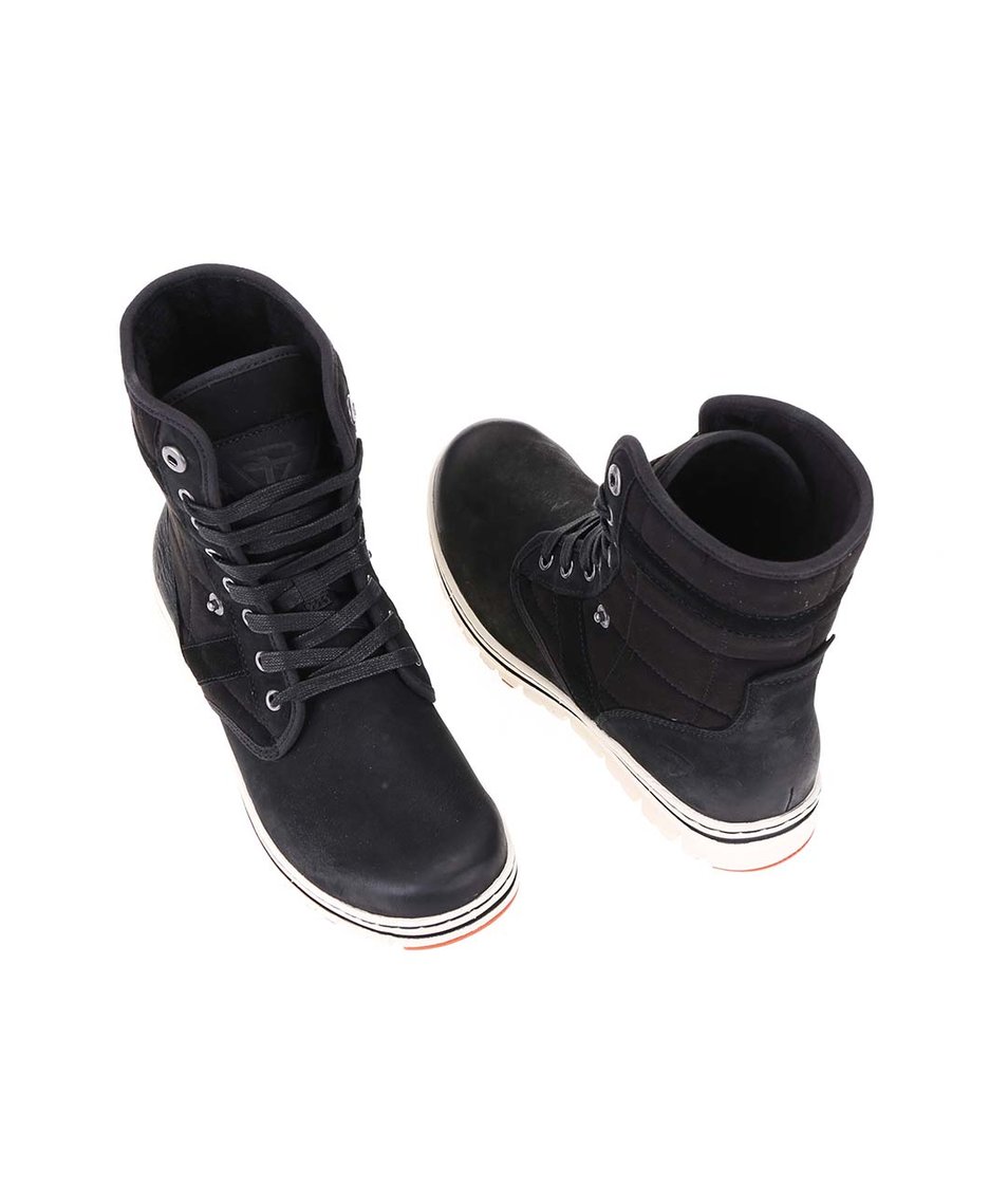Černé kožené šněrovací boty s ozdobným prošíváním Tamaris 