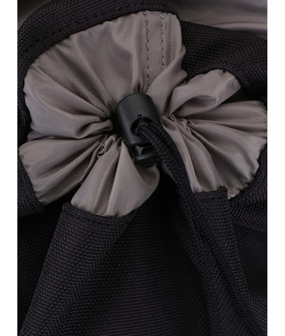 Černý batoh s přezkou a maskáčovým vzorem Ridgebake Glance