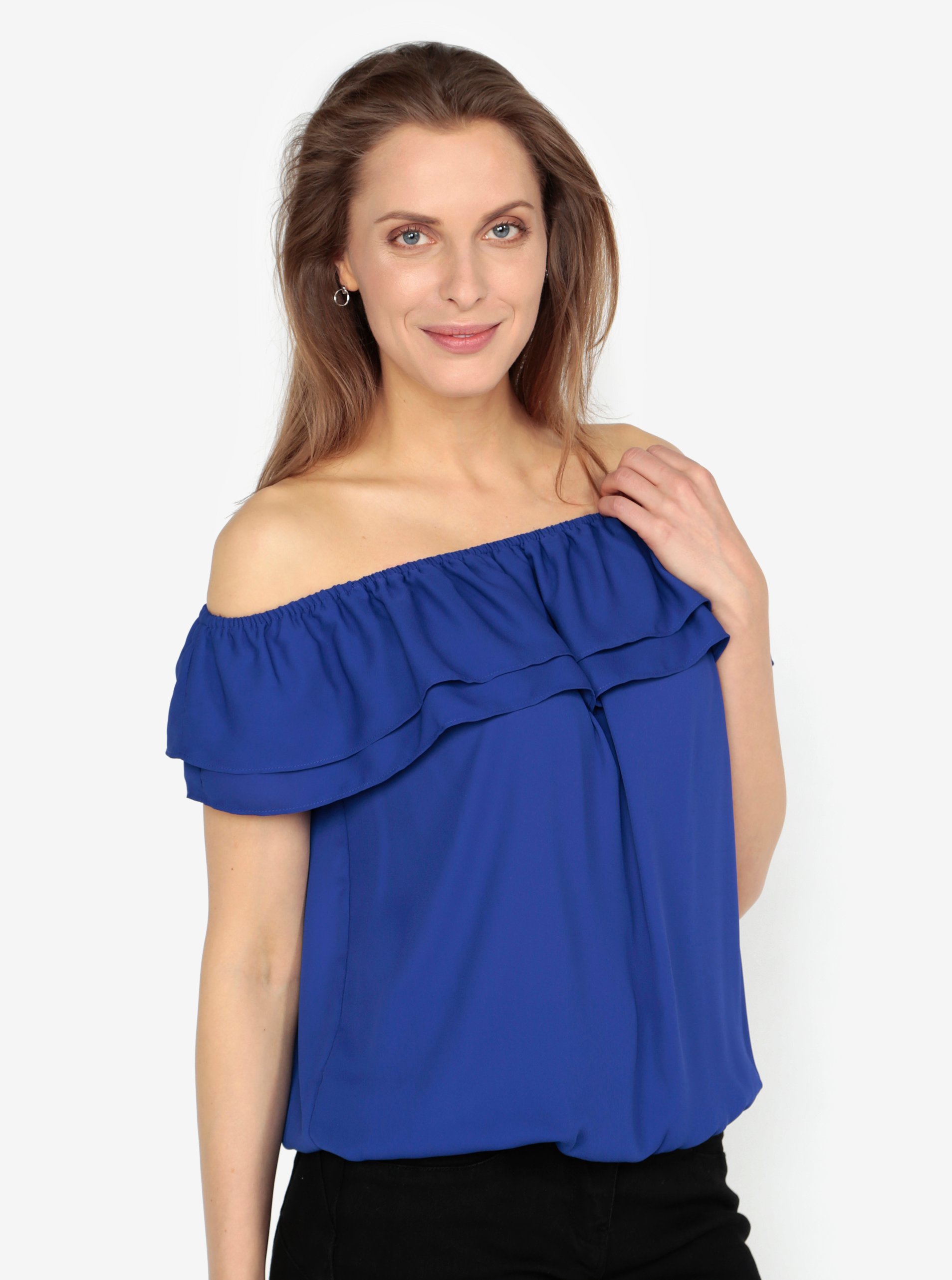 Modrá halenka s odhalenými rameny a volánem M&Co
