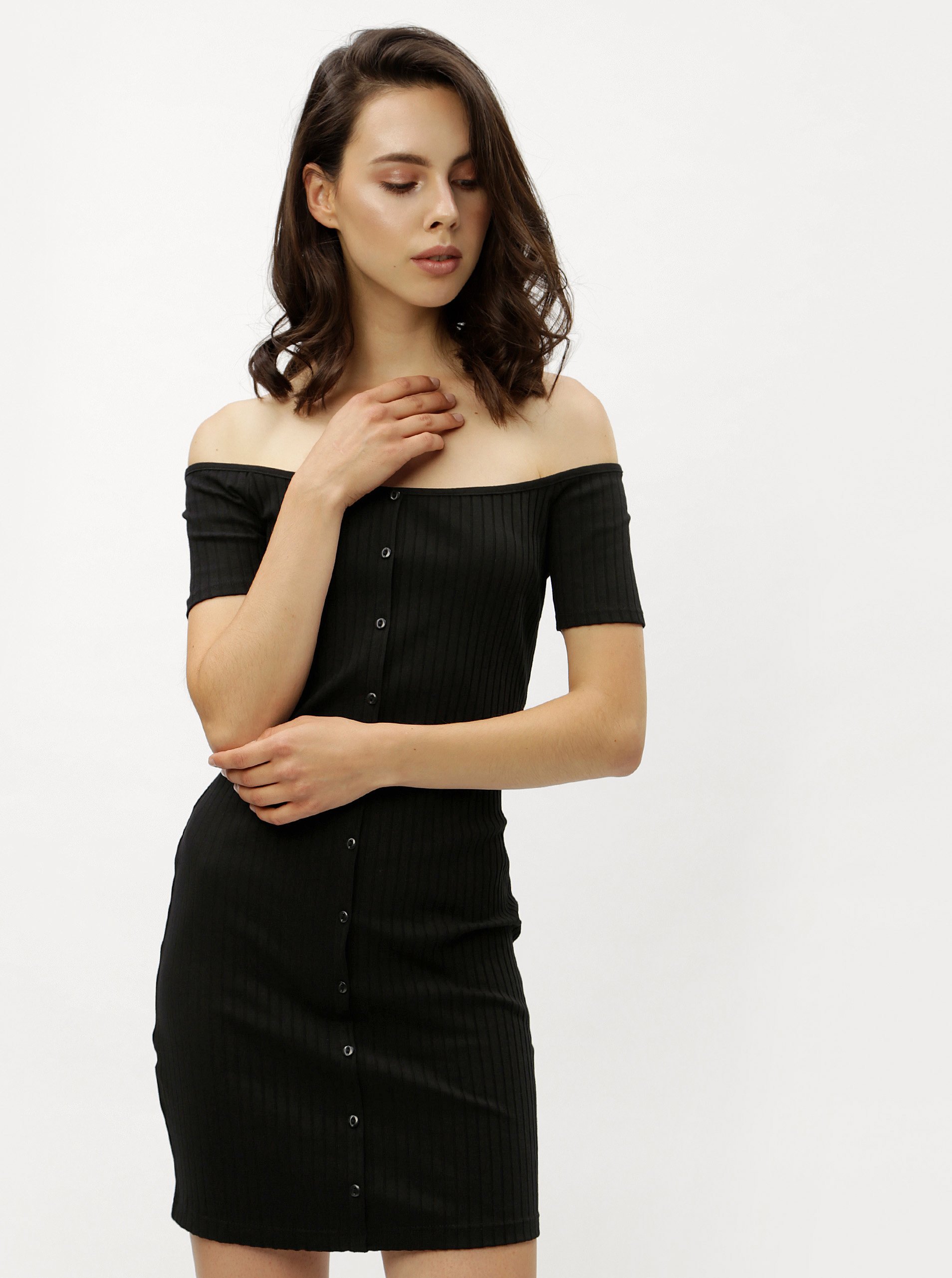 Černé minišaty s odhalenými rameny Miss Selfridge
