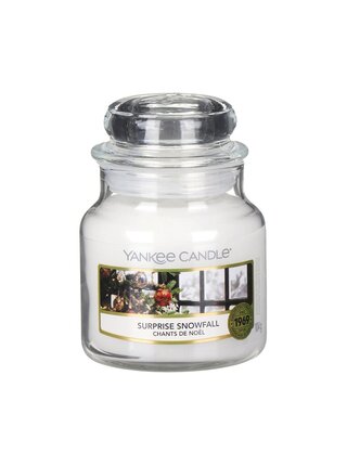 Yankee Candle bílé vonná svíčka Surprise Snowfall Classic malá