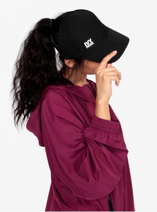 Černá kšiltovka s otevřenou zadní částí Ivy Park