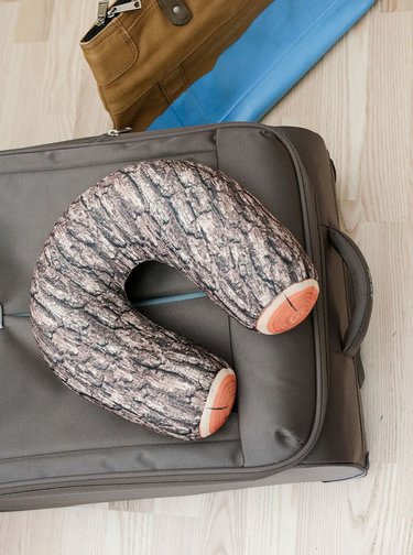 Cestovní vzorovaný polštář Kikkerland