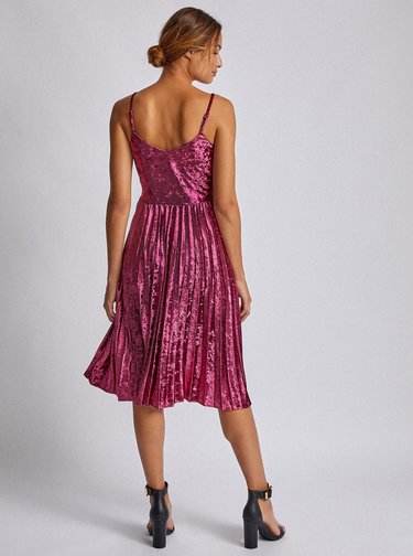 Růžové sametové šaty s plisovanou sukní Dorothy Perkins