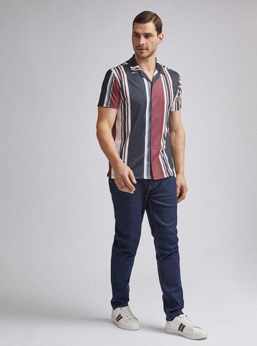 Vínovo-modrá pruhovaná košile Burton Menswear London