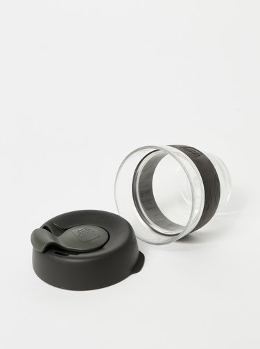 Šedý sklenený cestovný hrnček KeepCup Brew small 177 ml