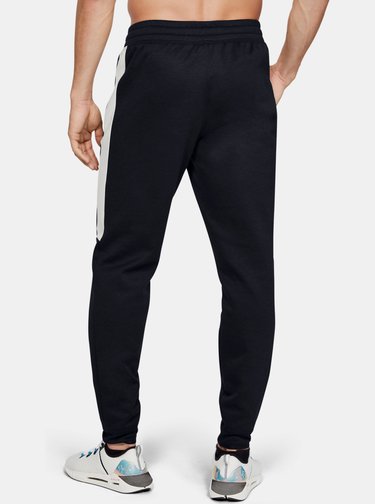 Černé pánské tepláky Athlete Recovery Fleece Under Armour