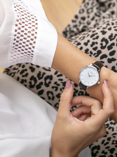 Dámske vzorované hodinky s čiernym koženým remienkom Annie Rosewood