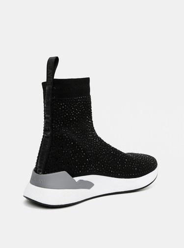 Pantofi sport si tenisi