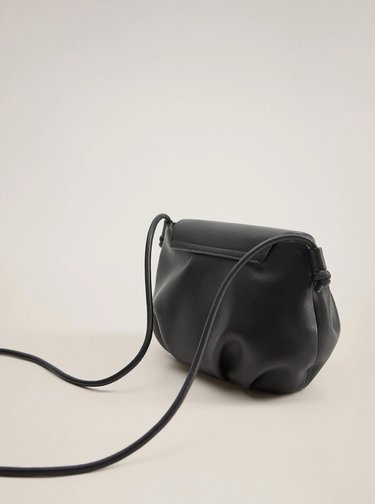 Černá crossbody kabelka Mango Pili