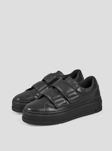 Pantofi sport si tenisi
