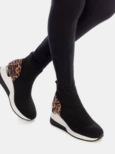 Pantofi sport si tenisi