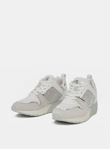 Pantofi sport si tenisi