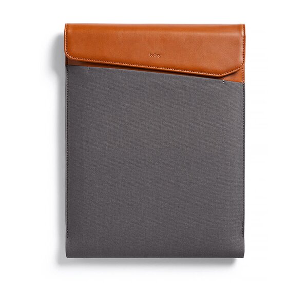 Husă maro & gri Bellroy Laptop Sleeve Extra 15 cu detalii din piele