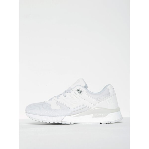 Pantofi sport albi pentru femei - New Balance XAR 1000