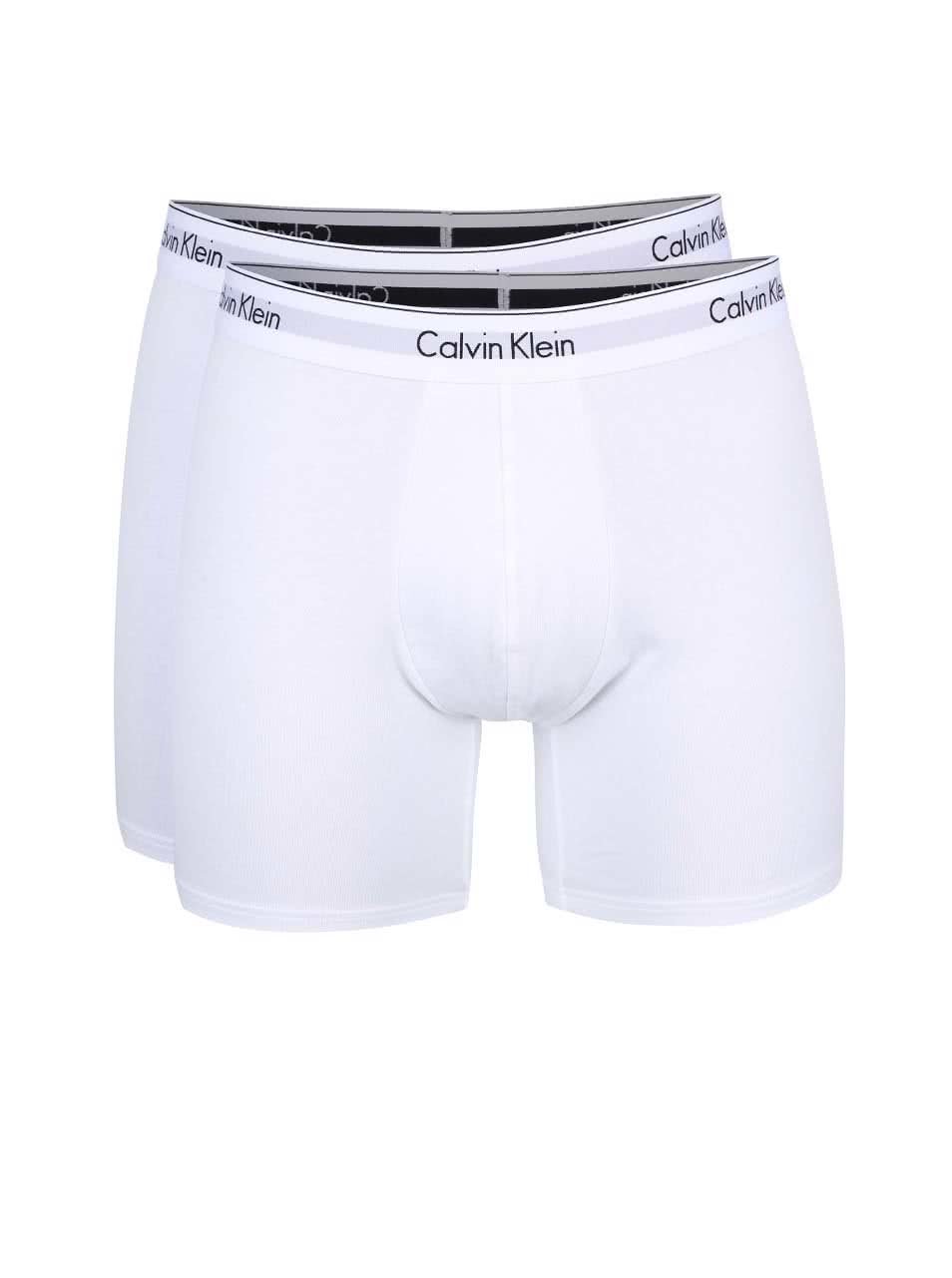 Sada dvou delších boxerek v bílé barvě Calvin Klein