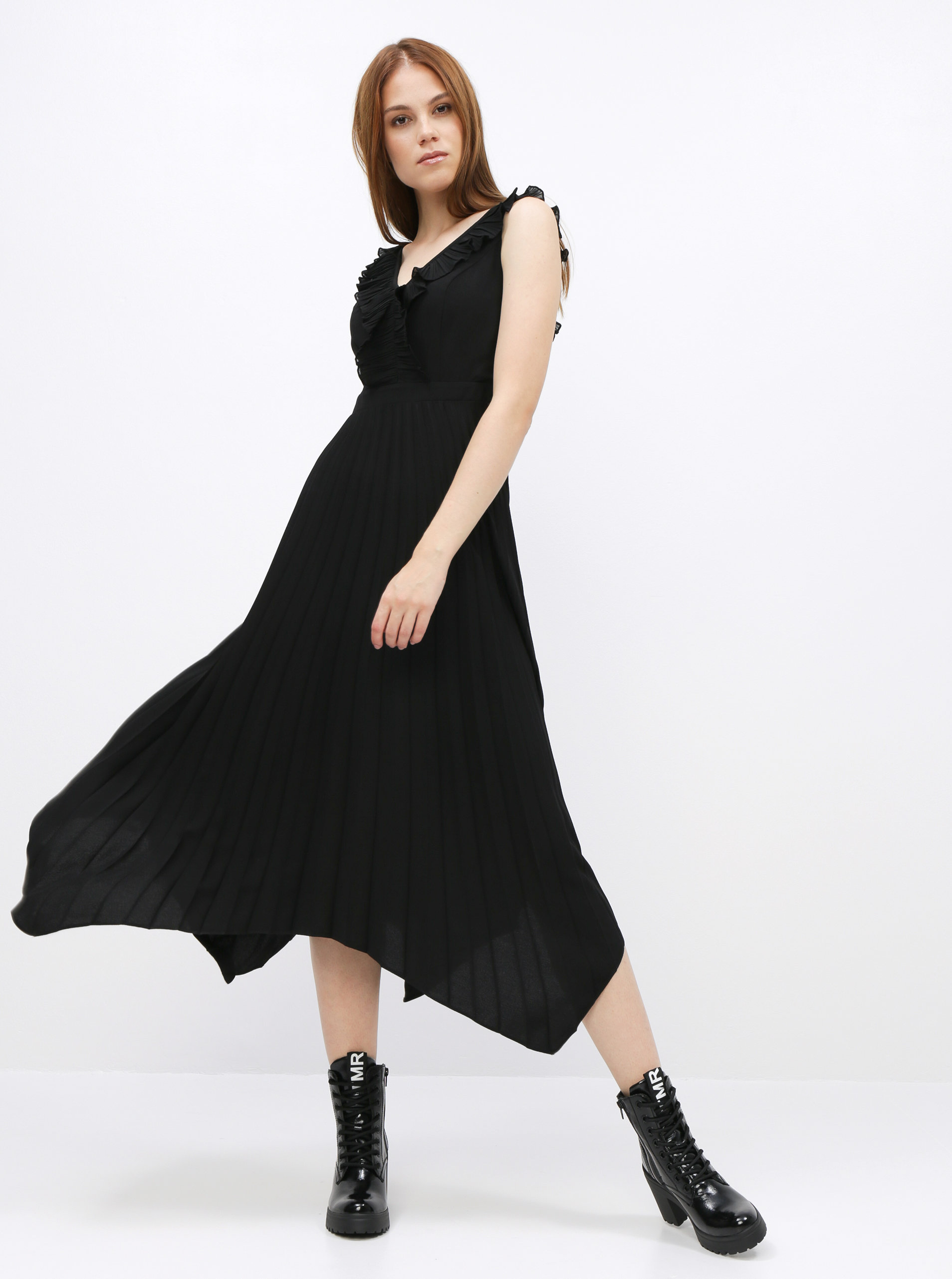 Fotografie Černé šaty s plisovanou sukní Dorothy Perkins