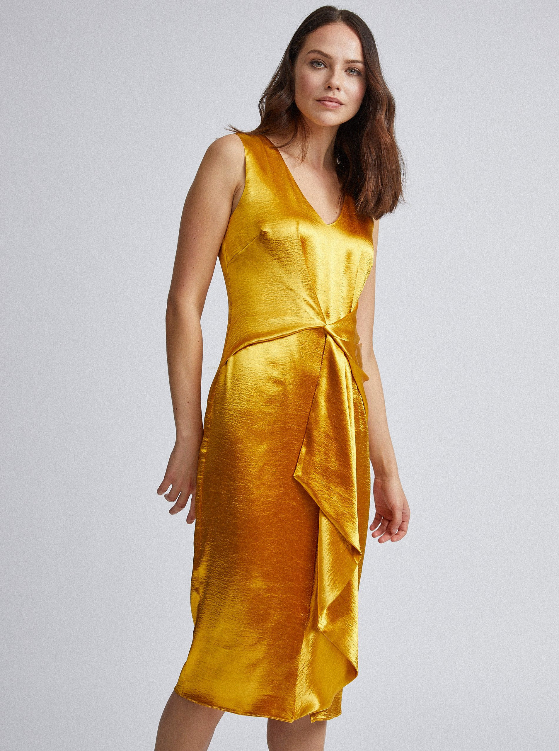 Fotografie Saténové pouzdrové šaty ve zlaté barvě Dorothy Perkins