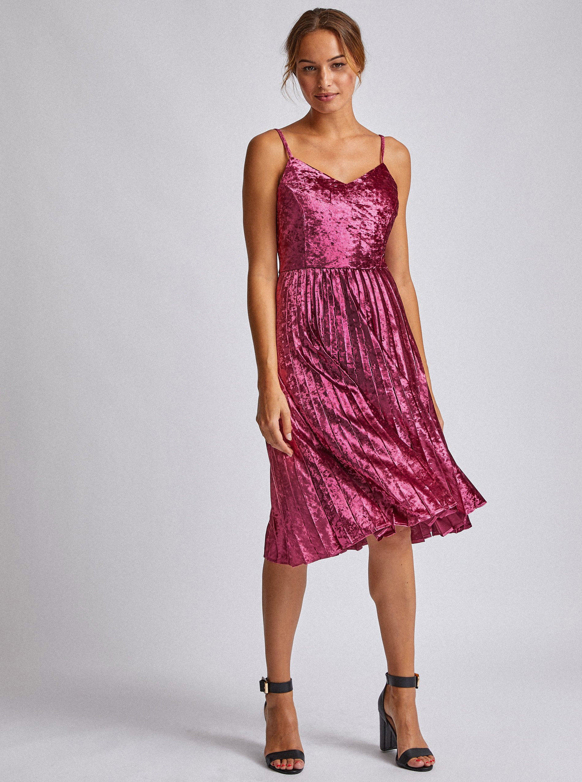 Růžové sametové šaty s plisovanou sukní Dorothy Perkins
