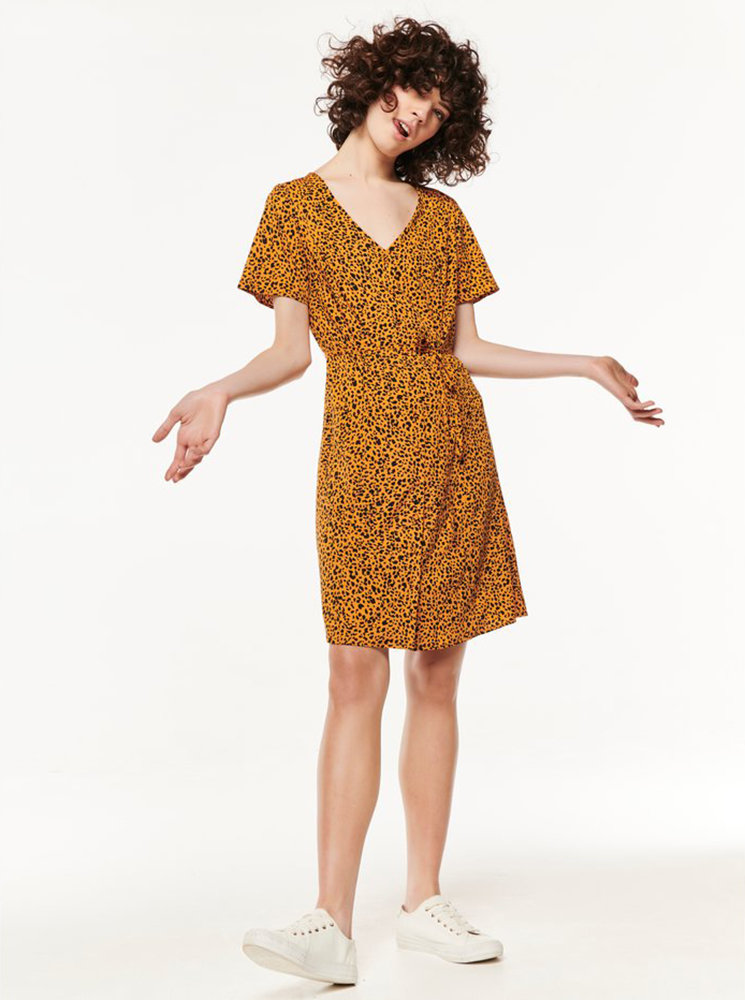 Fotografie Oranžové šaty s leopardím vzorem M&Co