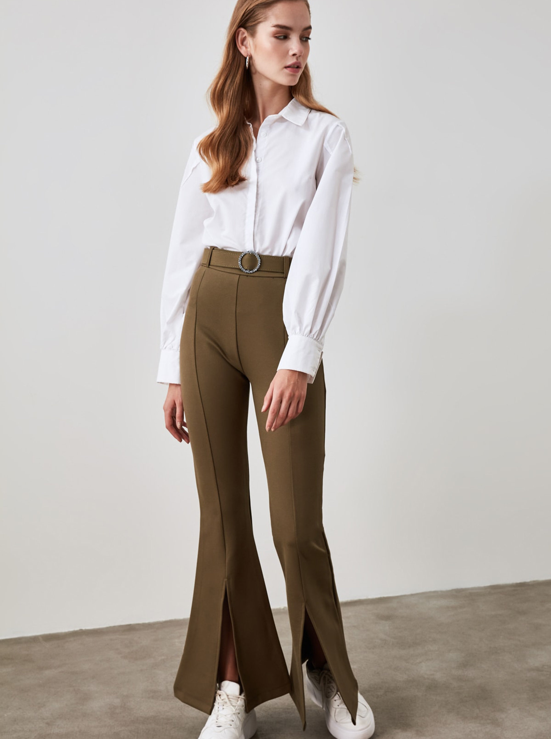 Fotografie Khaki dámské kalhoty s páskem Trendyol