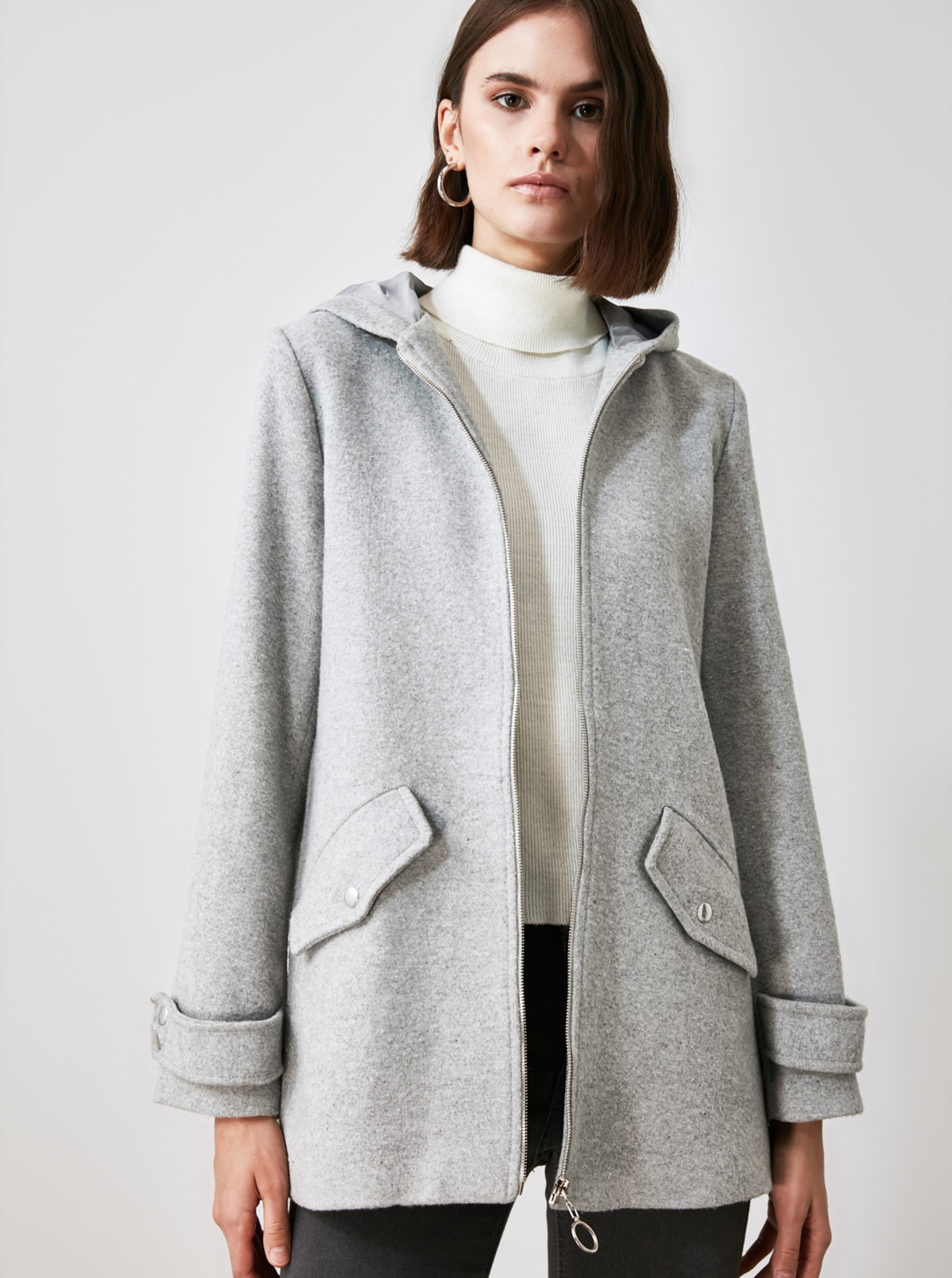 Fotografie Světle šedý dámský kabát s kapucí Trendyol