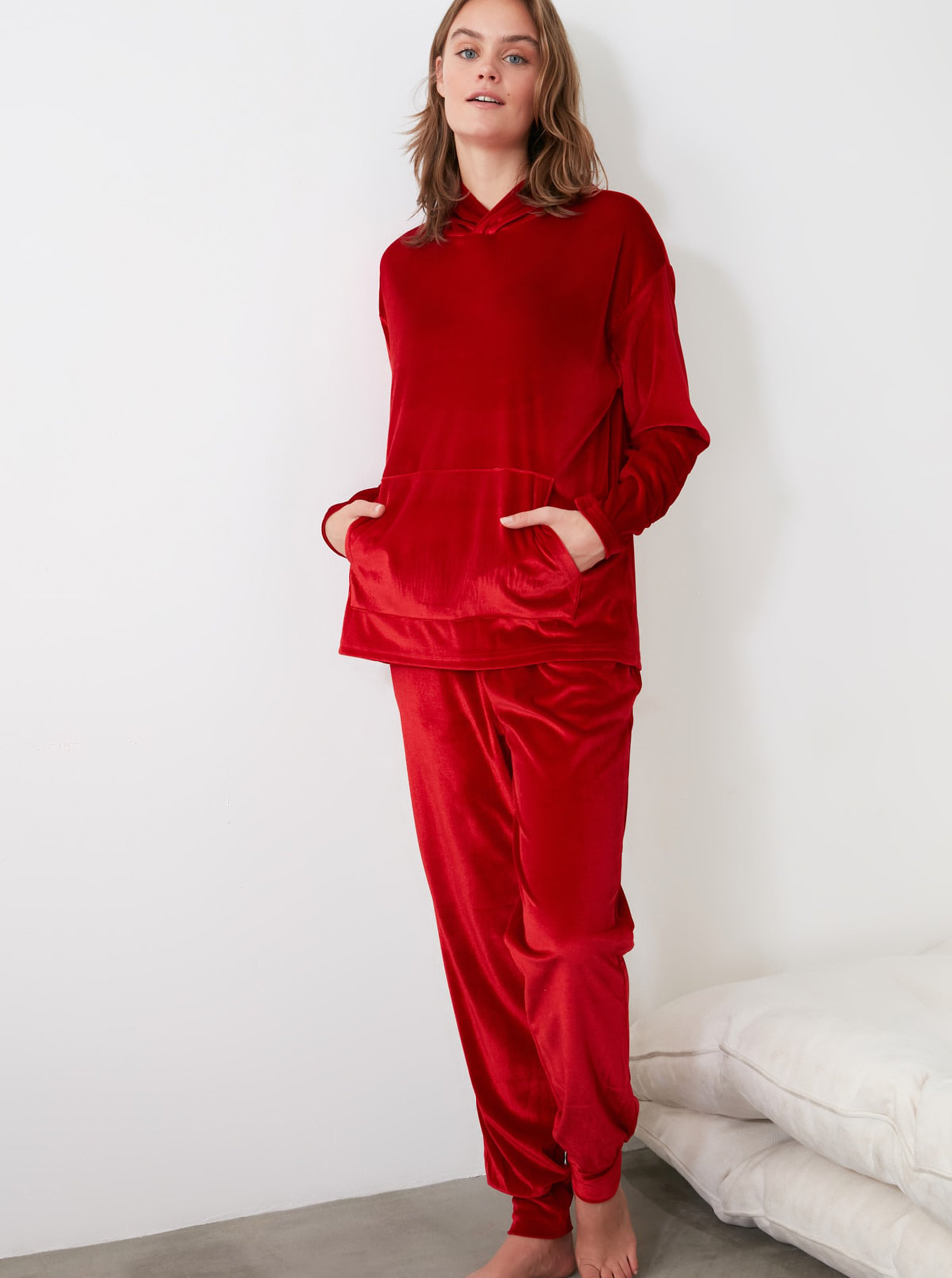 Fotografie Červené dámské pyžamo Trendyol