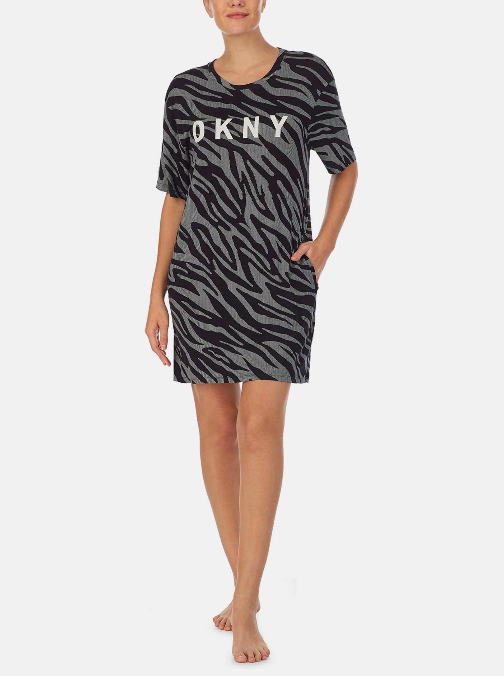 Fotografie Černo-šedá vzorovaná noční košile DKNY