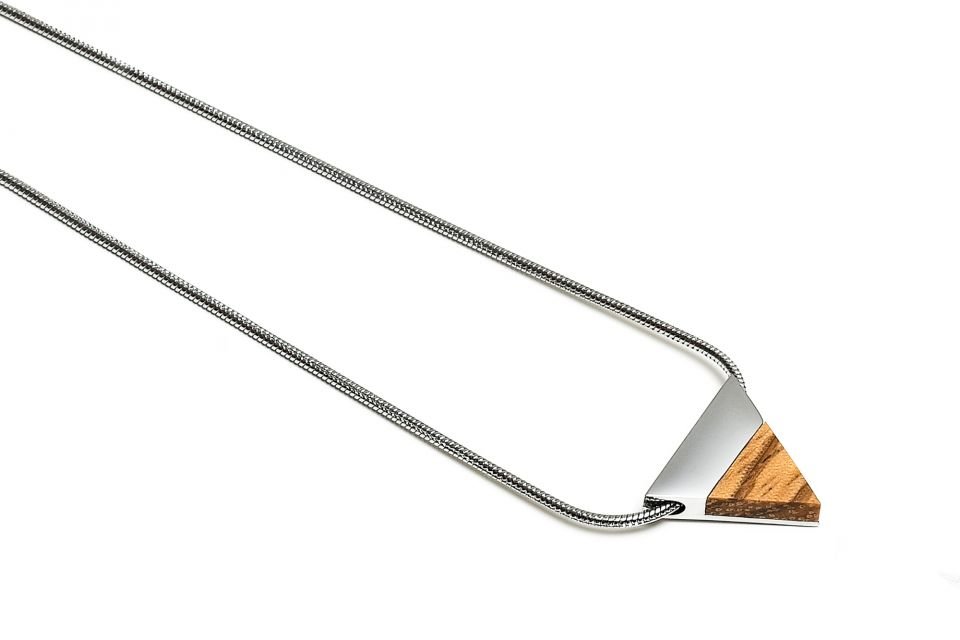 Fotografie Náhrdelník s dřevěným detailem Lini Necklace Triangle BeWooden