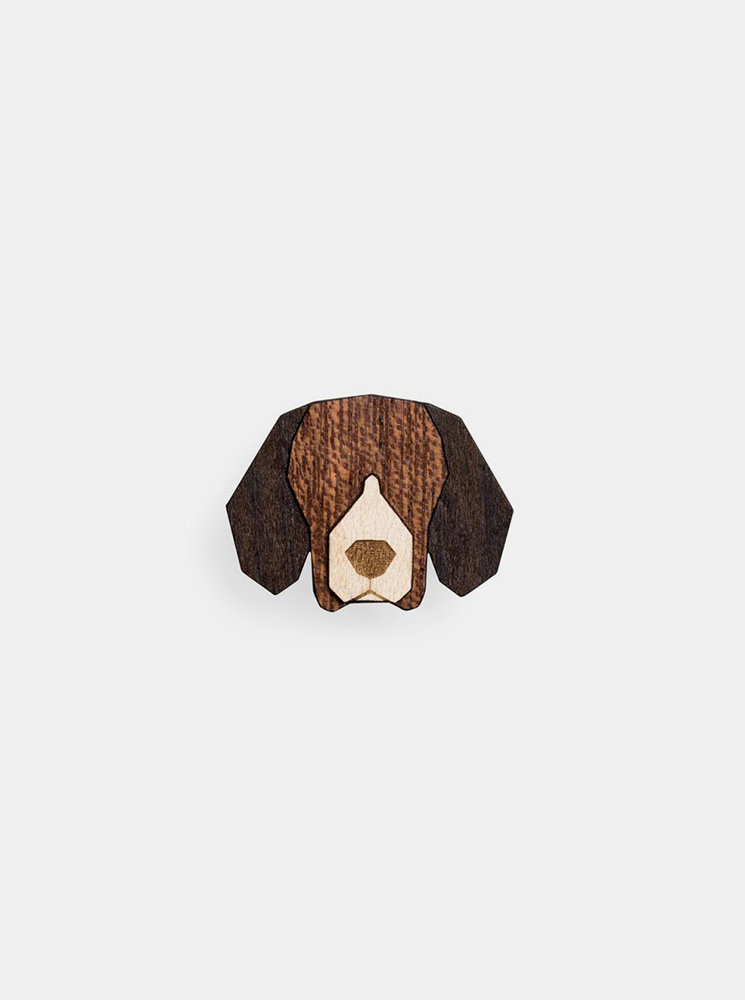 Fotografie Dřevěná brož ve tvaru psa Beagle Brooch BeWooden