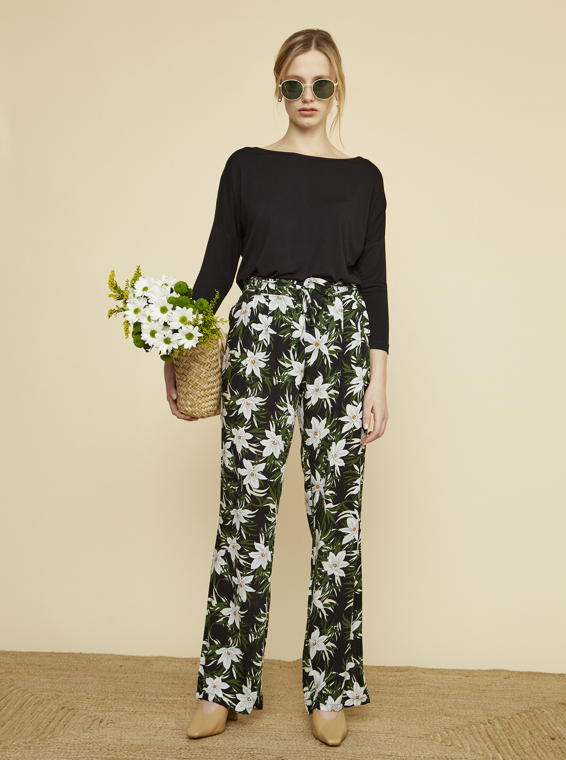 Fotografie Zeleno-černé dámské květované kalhoty ZOOT Ena
