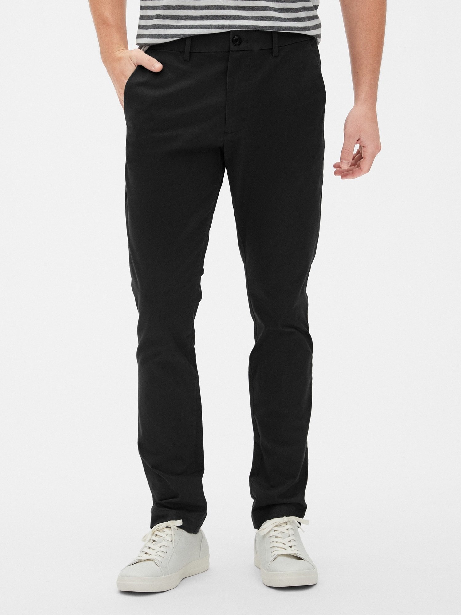 Fotografie Černé pánské kalhoty modern khakis in skinny fit with GapFlex