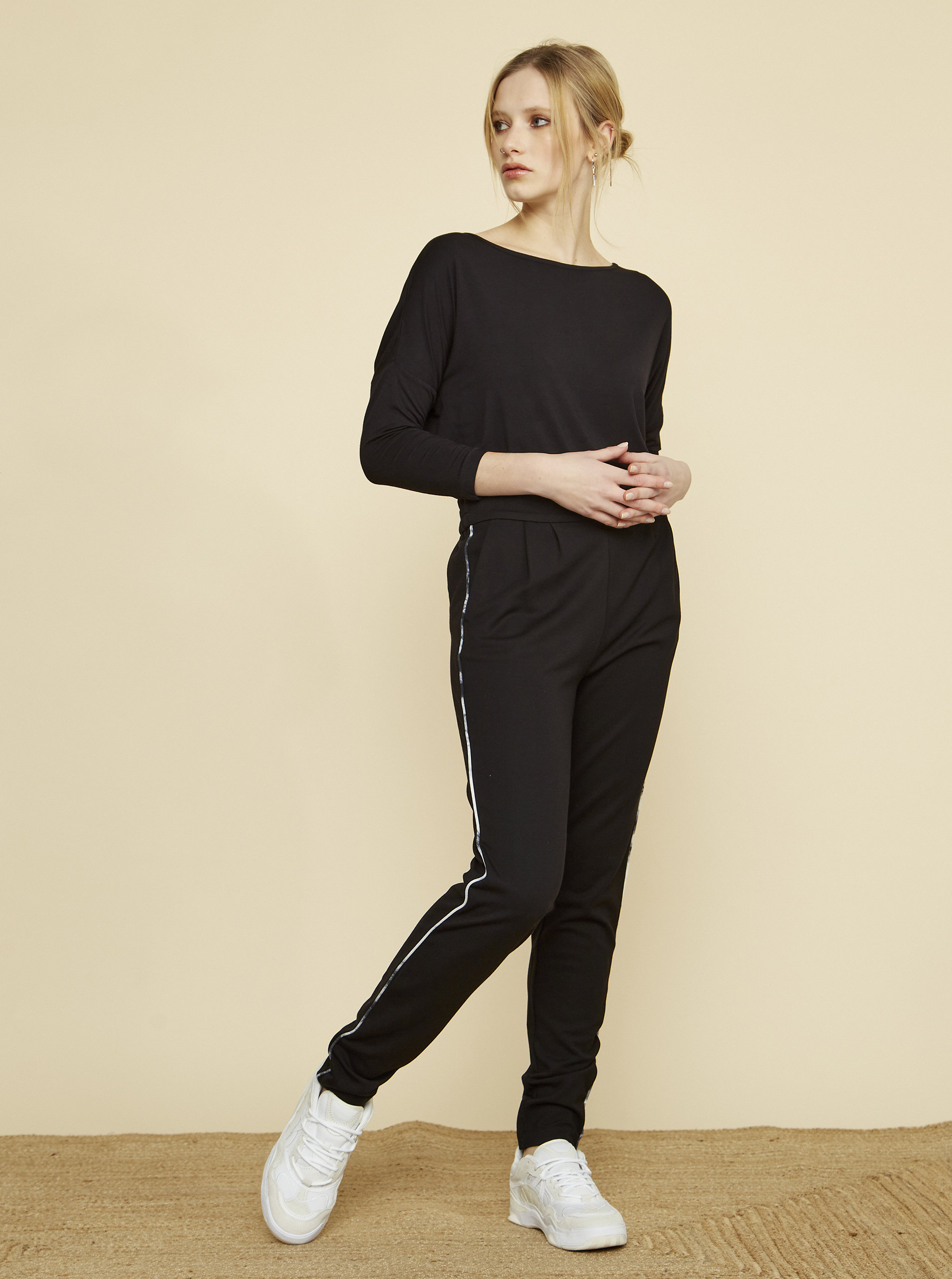 Fotografie Černé dámské kalhoty s proužkem ZOOT Baseline Xenia