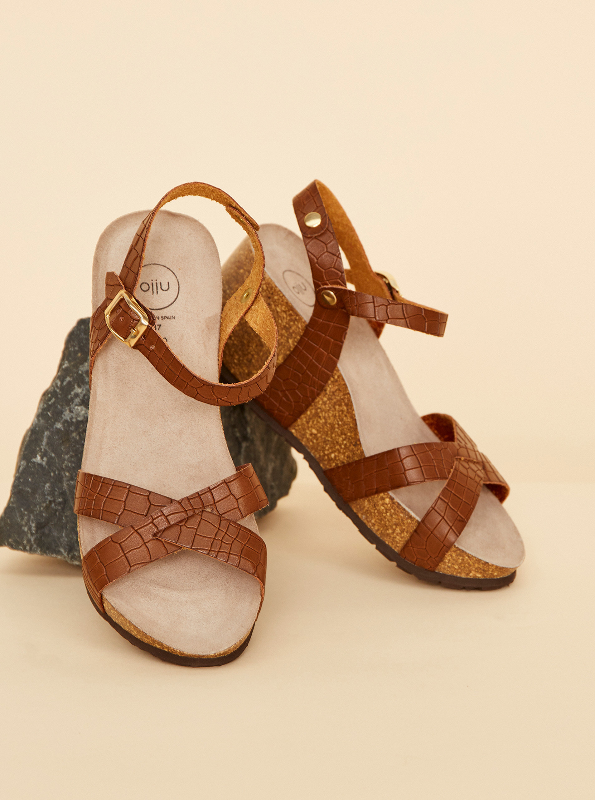 Fotografie Hnědé dámské kožené vzorované sandálky na klínku OJJU