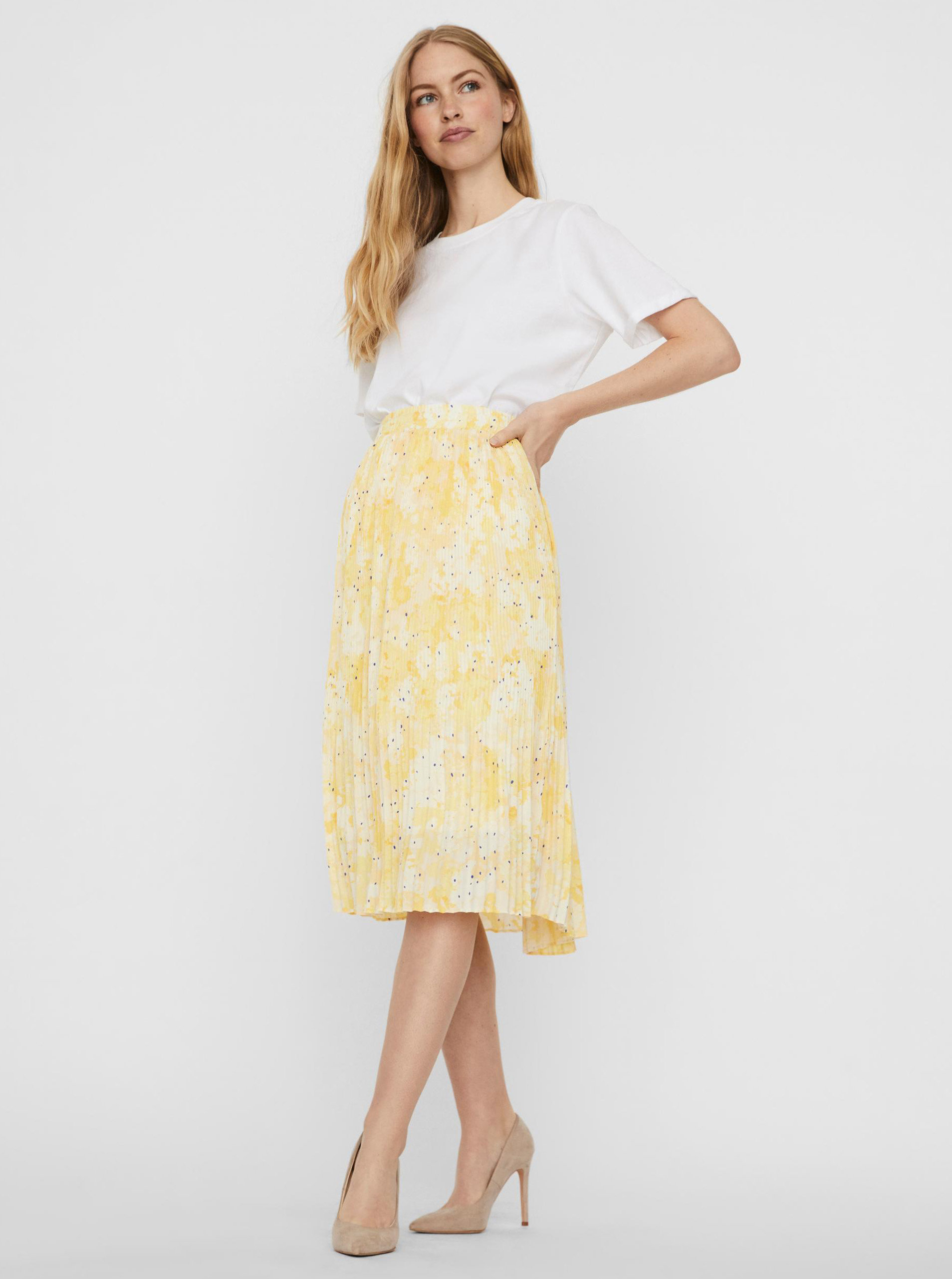 Žlutá vzorovaná plisovaná sukně VERO MODA Flora