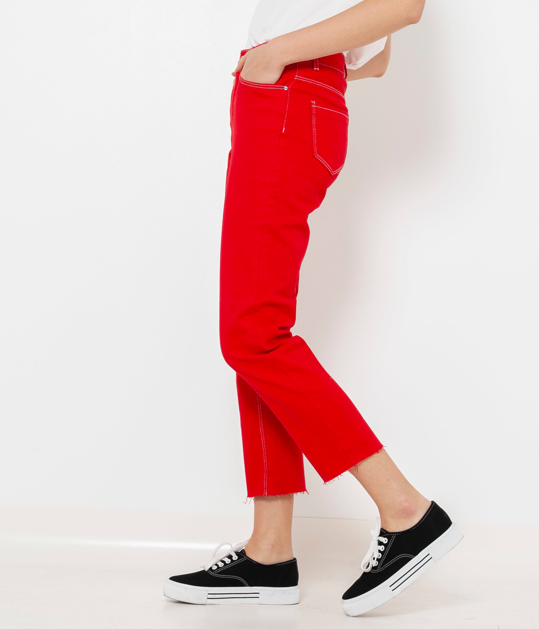 Červené zkrácené džíny s vysokým pasem CAMAIEU