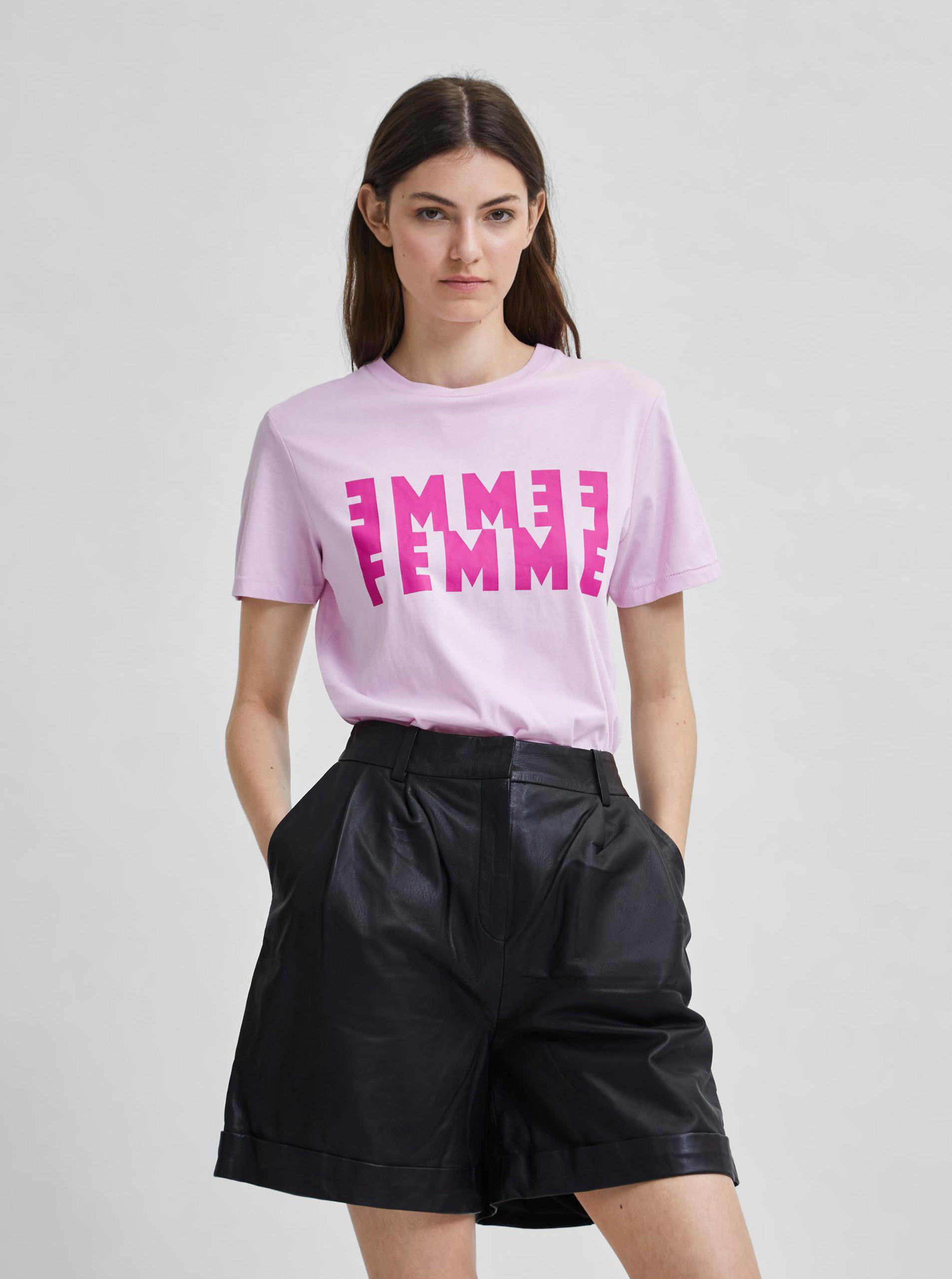 Fotografie Světle růžové tričko s potiskem Selected Femme Simi