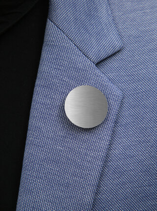 Kulatá brož ve stříbrné barvě Design by Lucie